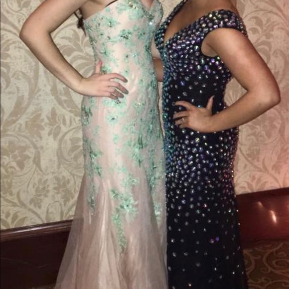 Dress - Picture 4 of 4